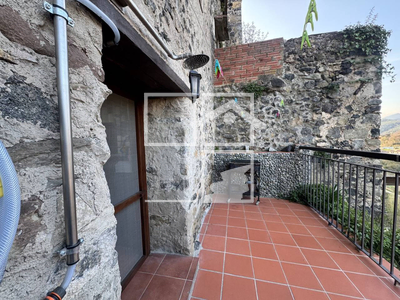 Local en Castellfollit de La Roca Girona